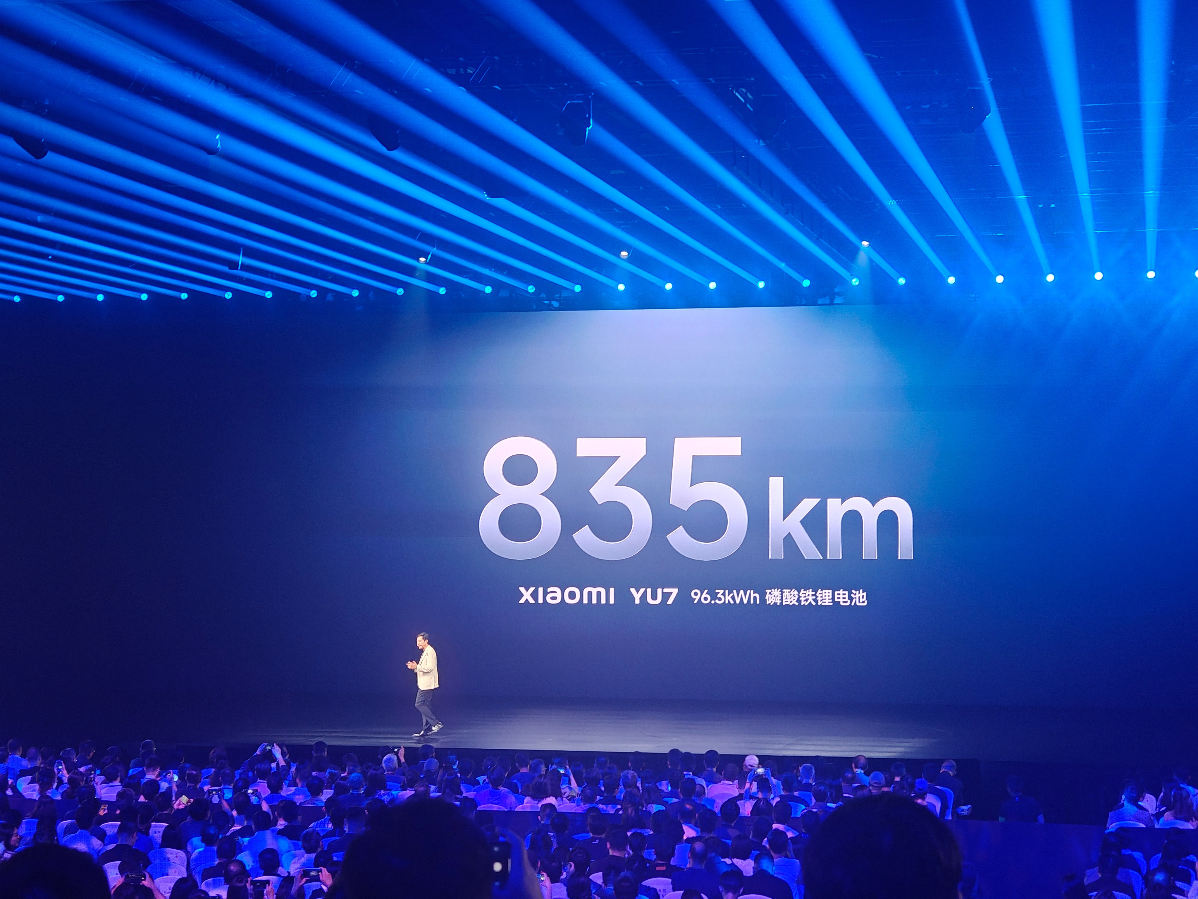 小米YU7标准版续航续航835km（防个弹，我没有听到是什么测试标准），这