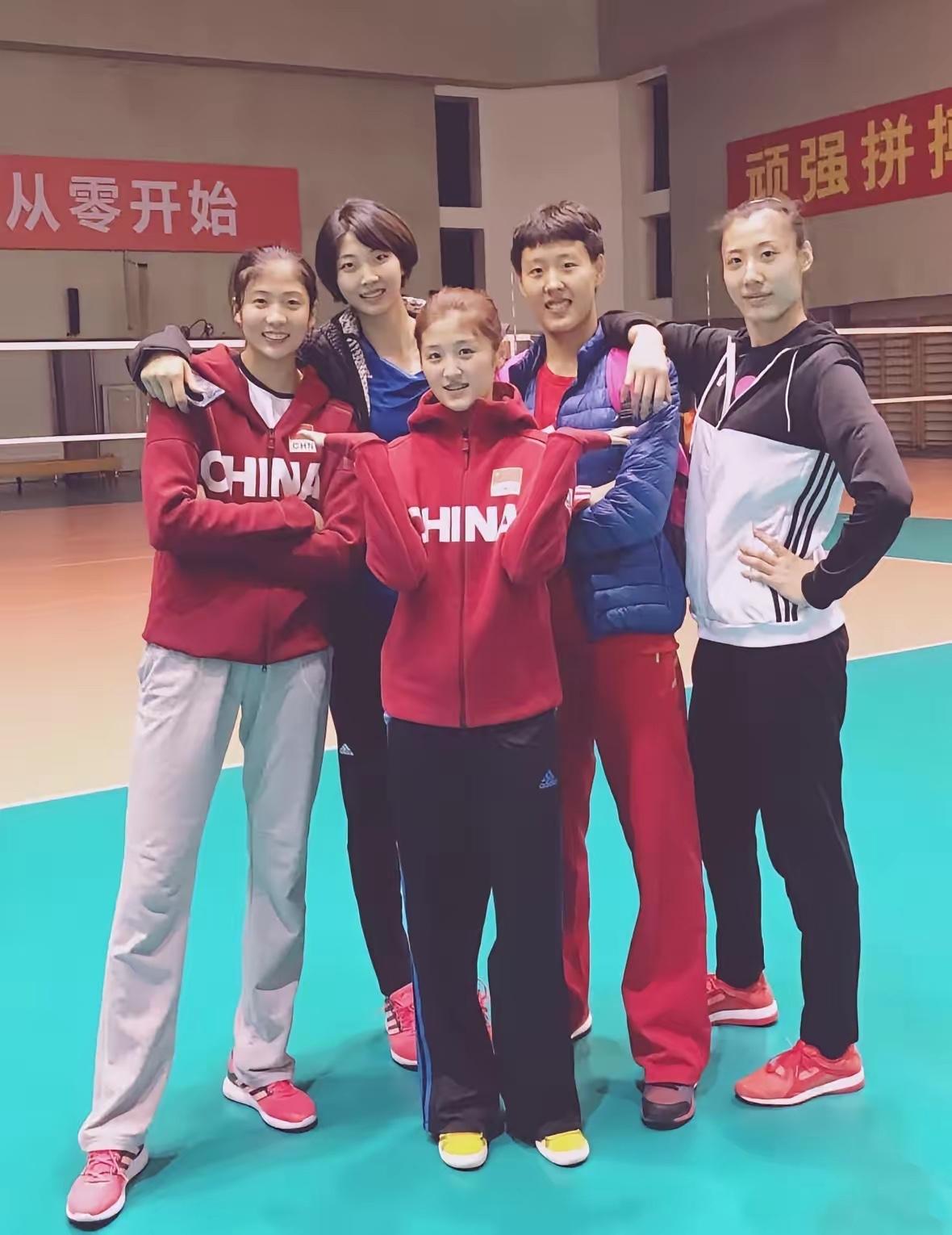 中国女排五朵金花，如果你认出其中两位的，就是铁杆粉丝了。
