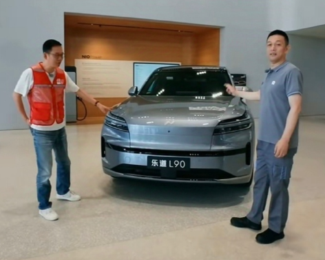17.98万，这个价格出来的时候，现场真的骚动了！因为大多数人的心理预期会想