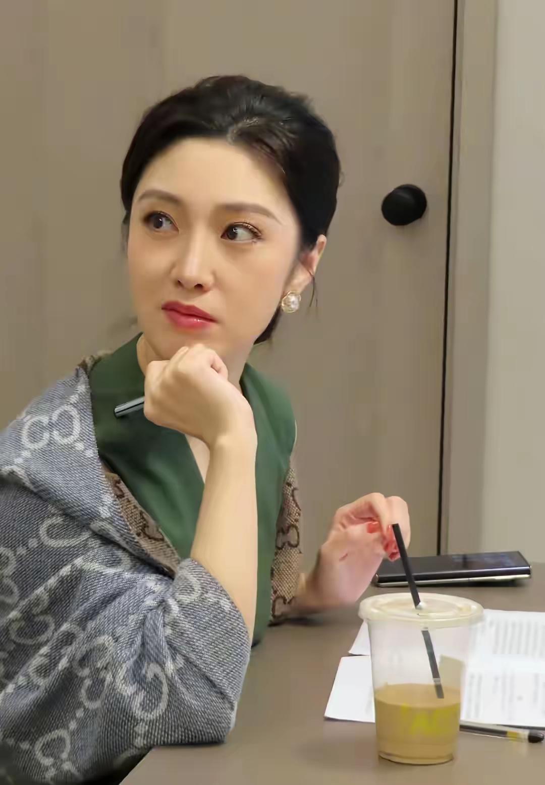 生活是感知，工作是创造。我们在时光的缝隙里寻找存在的证据，用汗水浇灌理想，用热爱