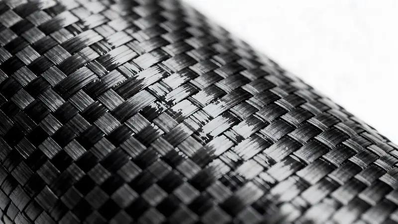 国产T1000级碳纤维的突破意义重大。碳纤维有“新材料之王”的美誉，集低重量、高