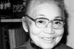 1925年，苏州豪门潘祖年病重。临终前，他支开旁人，只留下20岁的孙媳妇，厚着脸