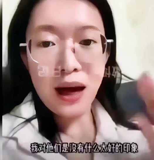 这位女士讲述了六七年前自己室友跟黑人留学生的事。室友为了学习外语，跟一些黑人
