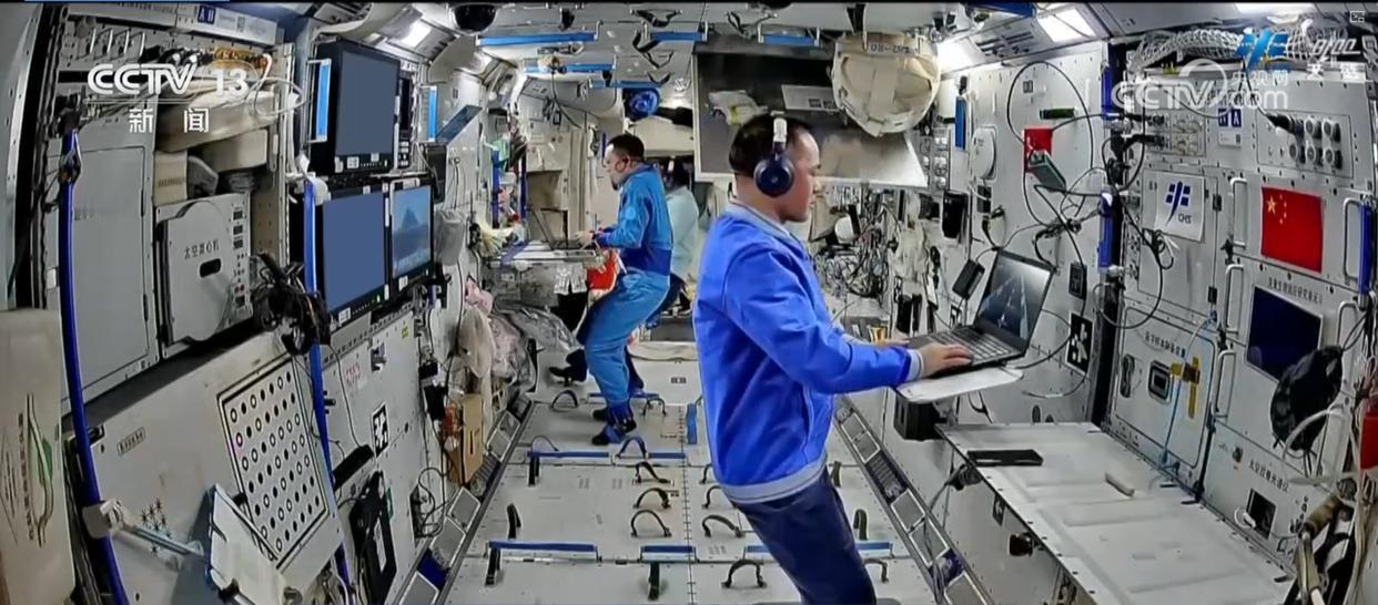 2月2日，据央视新闻客户端报道，昨天，是神舟21号航天员乘组张陆、武飞、张洪章在