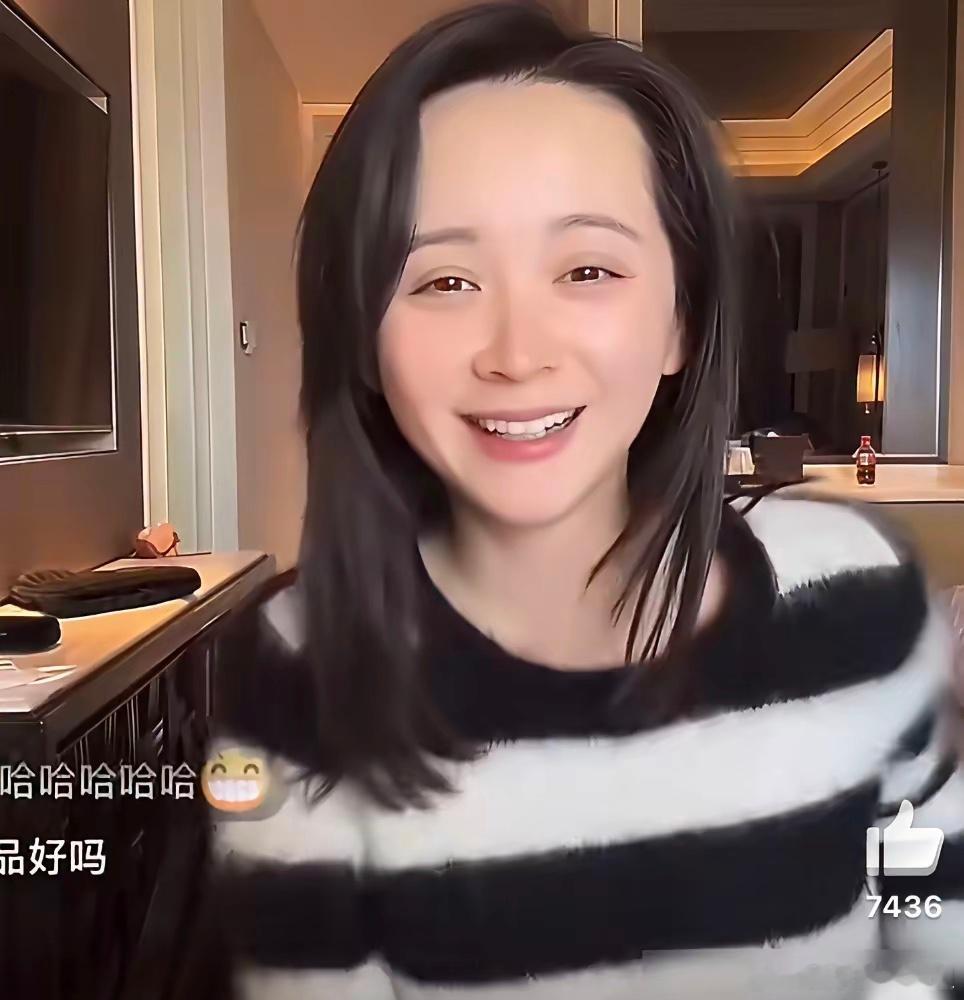 邓莎净身出户，独扛22万学费昨天直播，她红着眼说：“只要大麟子。”结婚14年