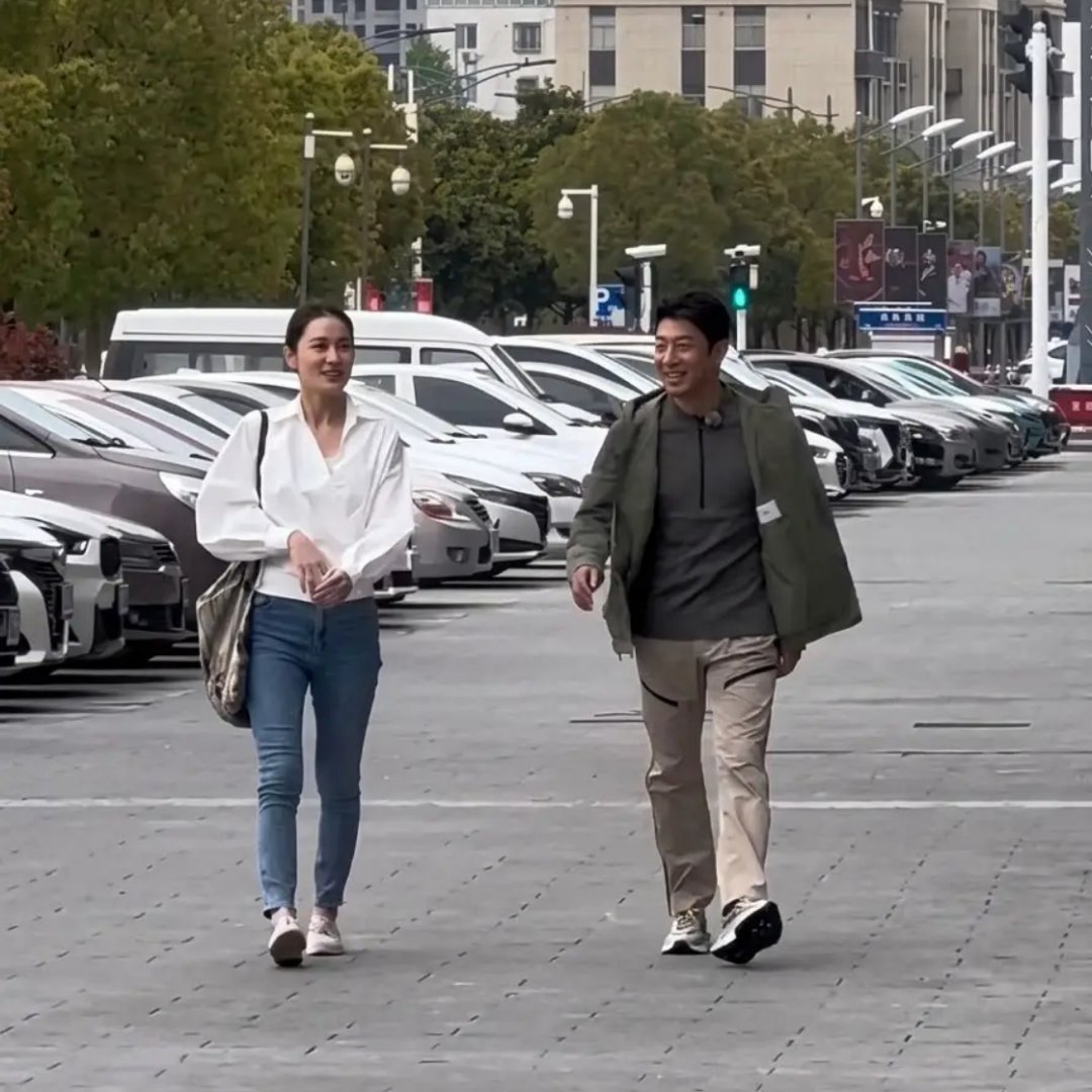 张馨予的身材，一直以为她是内娱顶美的存在。看了这组照片，才发现她自己发的，跟路人