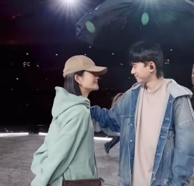 谢娜和张杰是爱人也是朋友，真的会被谢娜和张杰的相处模式戳到！既是彼此坚定选择的爱