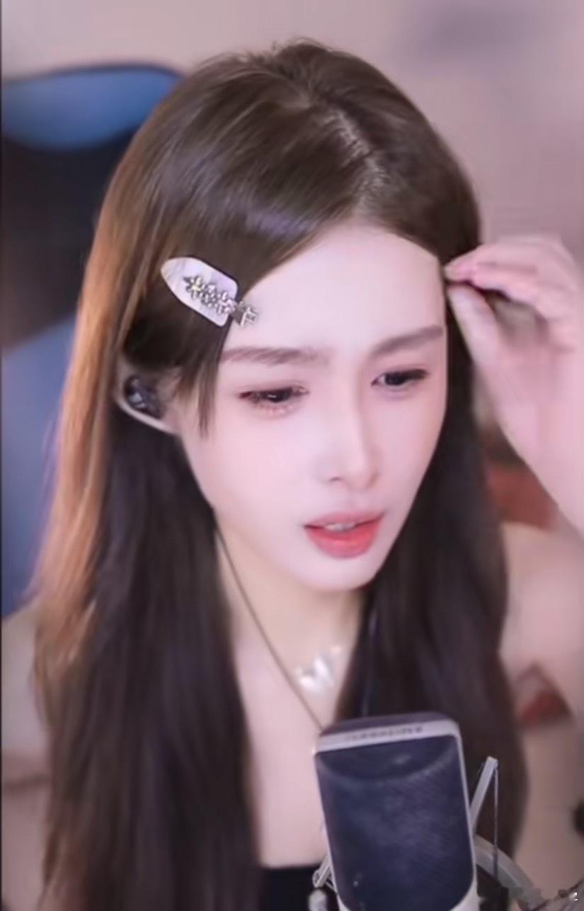 果冻：我们一早的时候就知道他们在谈恋爱了，我站在一个女性的立场，马姐对徐杰真的非
