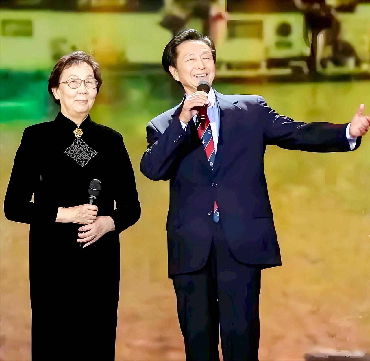这或许是中国式父母最扎心的宿命了！87岁的宋世雄用亲身经历证明：拼尽全力把一双儿