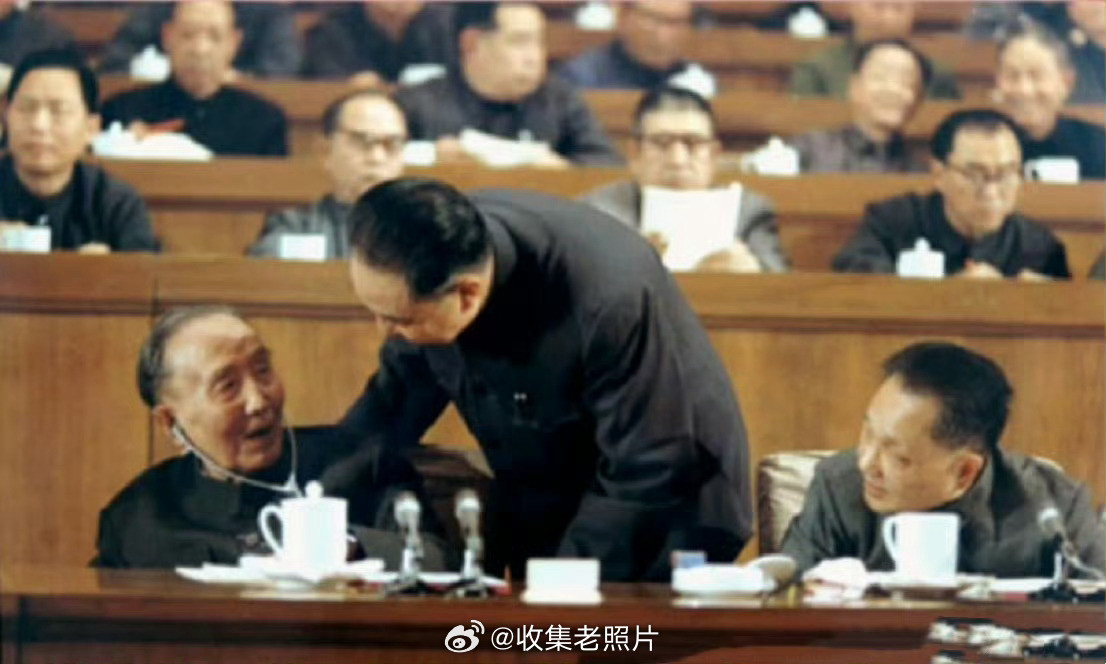 1978年，北京。晚年的郭沫若，抱病参加全国科学大会，几个月后郭老病逝。病危时郭