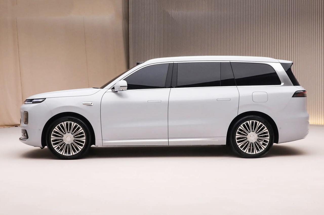 零跑D19，定价多少合适?吉利银河M9，17.38万～23.88万。奇瑞风