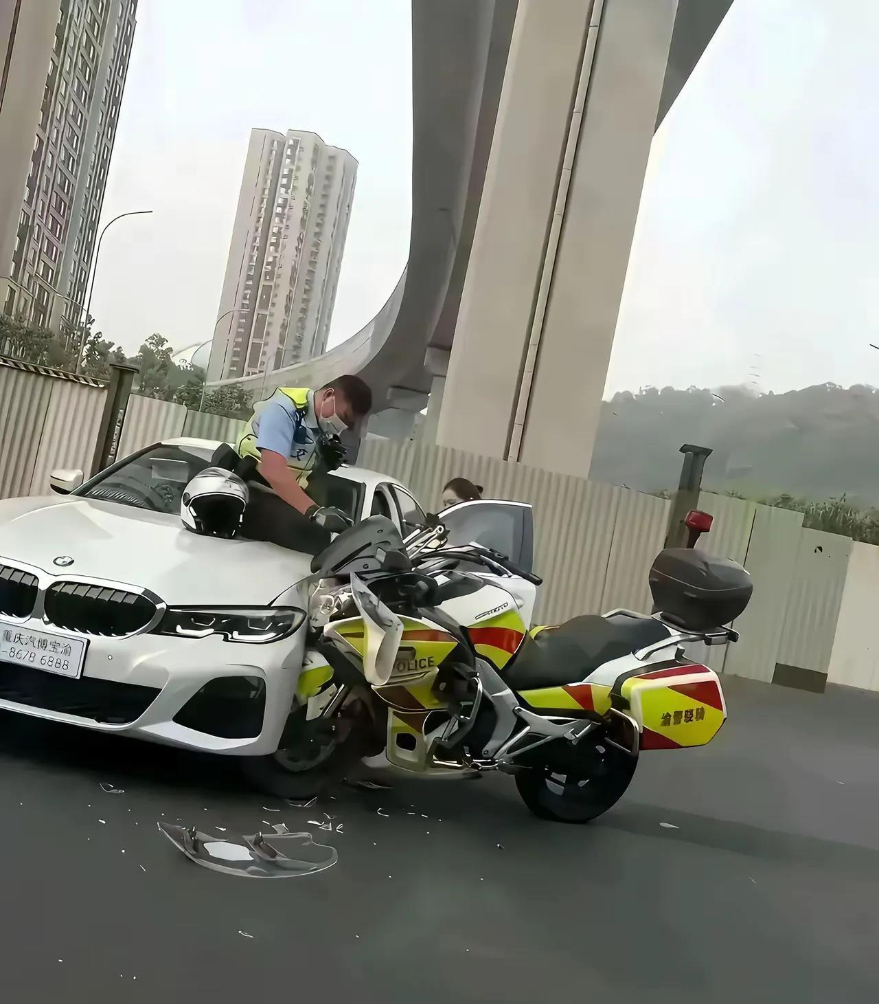 交警：妈，我找到女朋友了！
