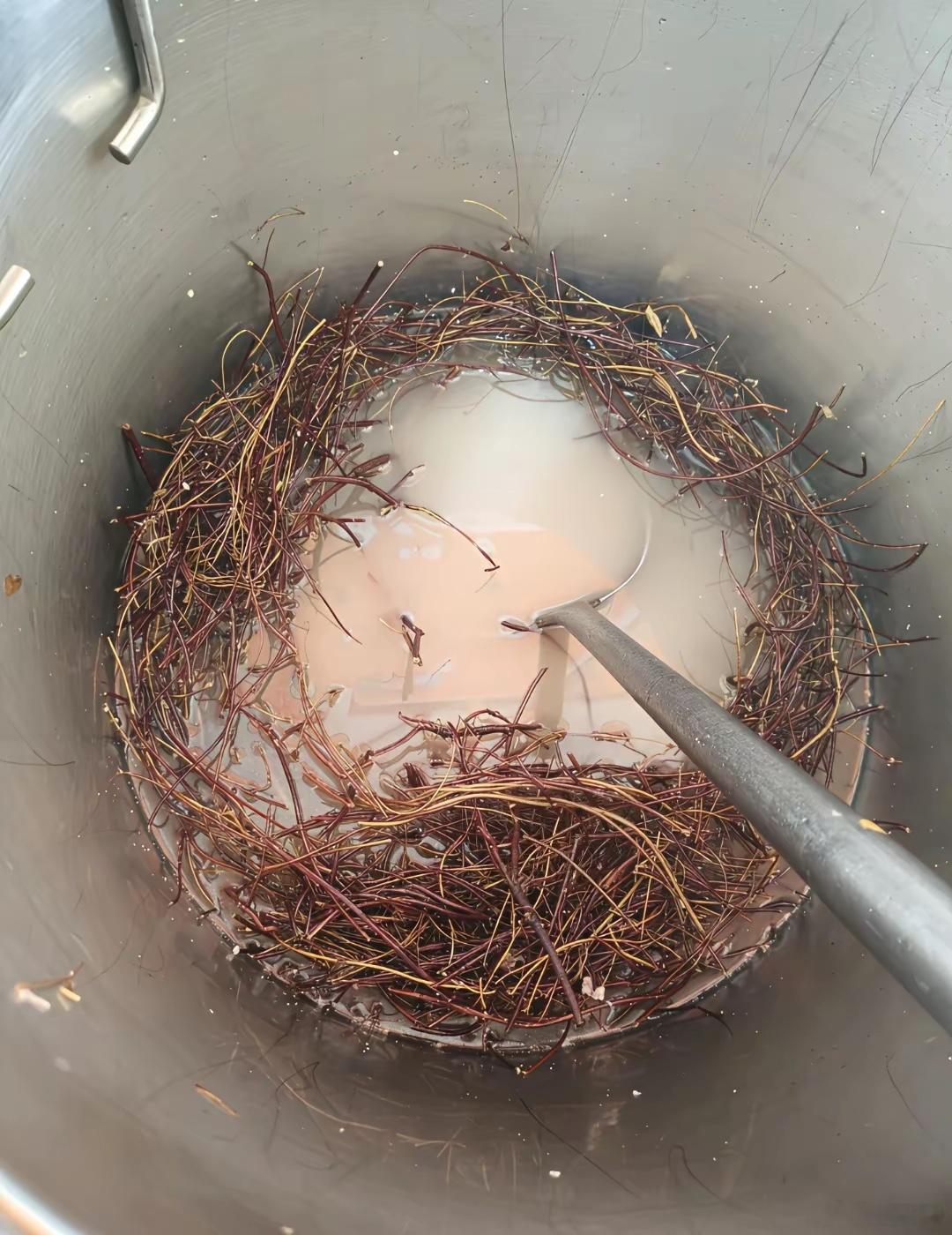 这啥汤，公司食堂做的，干了2碗
