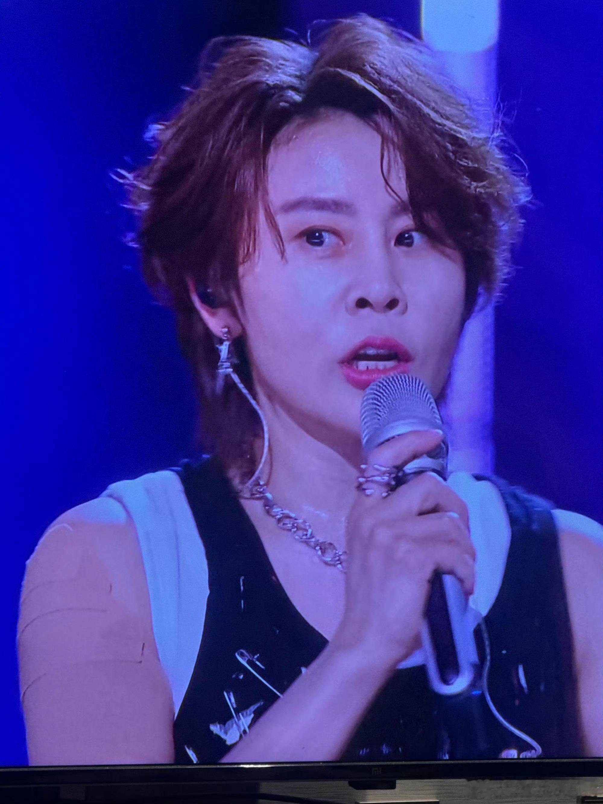 王濛手臂图案哈哈哈哈哈哈哈哈谁说的老头吃桃酥