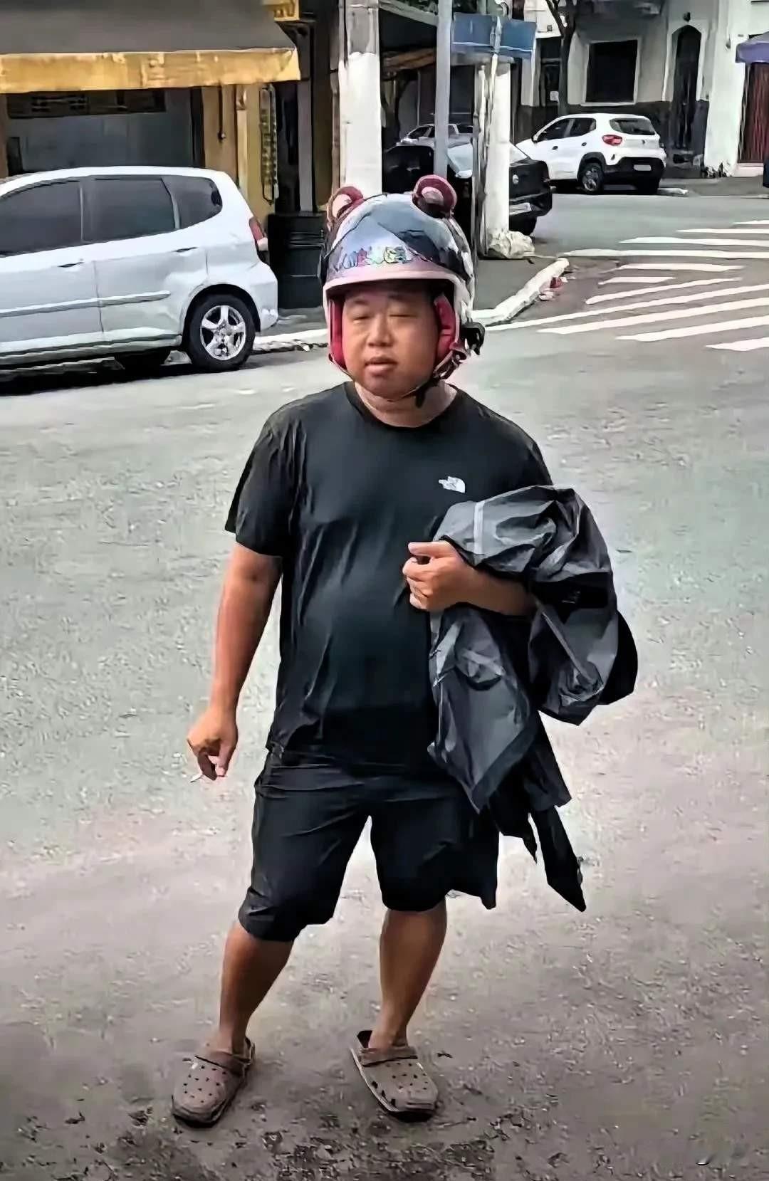 蓝战非在南非被绑架勒索告诉我们一些道理。1、财不可外露。人怕出名猪怕壮，他是既