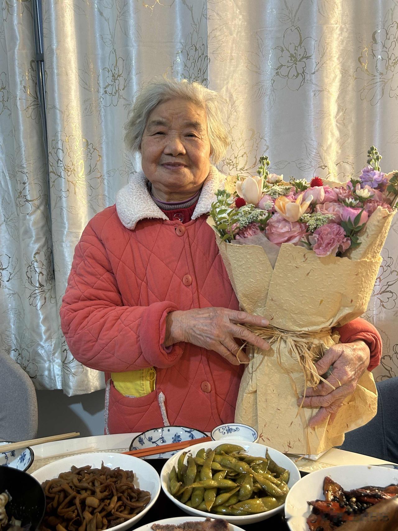 我终于知道，什么样的魔力，能让一个人的血压从130飙升到220了！今天是我妈8