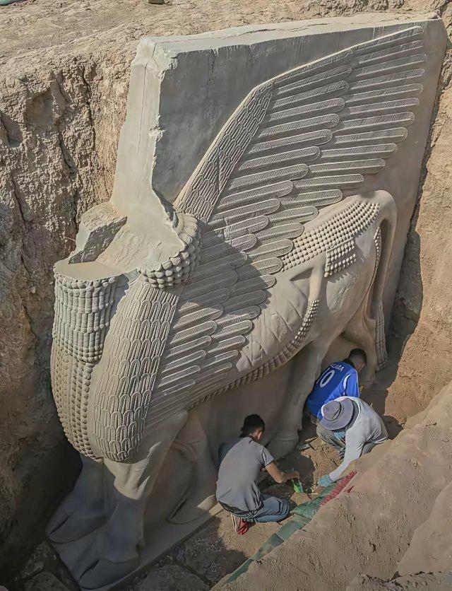 2023年11月在伊拉克出土的亚述拉玛苏像