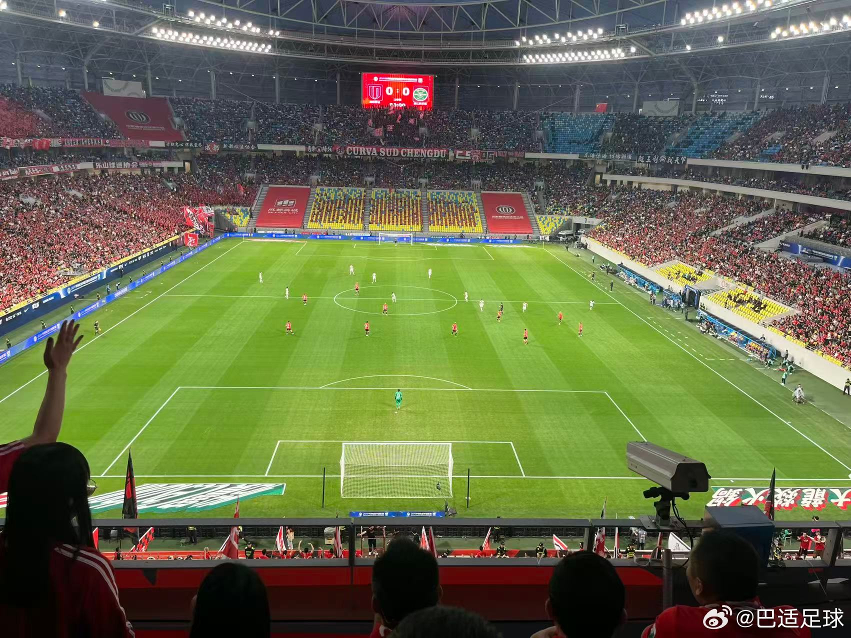 不用担心成都蓉城会吃散伙饭，俱乐部做出了回应……在媒体开放日，俱乐部高层俞杨表示