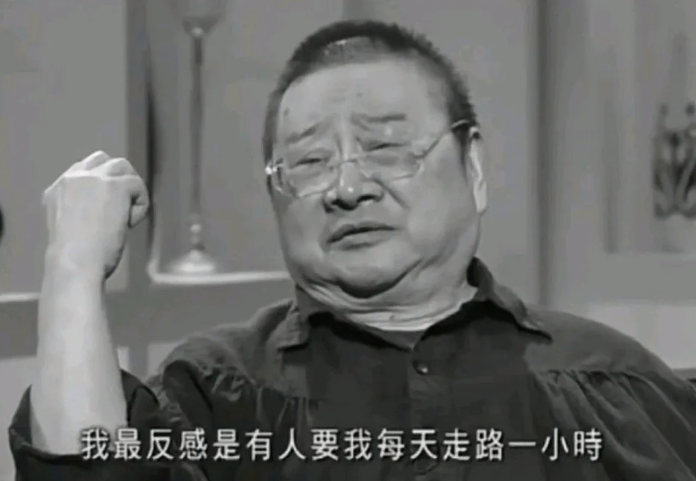 倪匡，生前采访说：“我最反感是有人要我每天走路一小时，要做运动，要忌口，我问目的