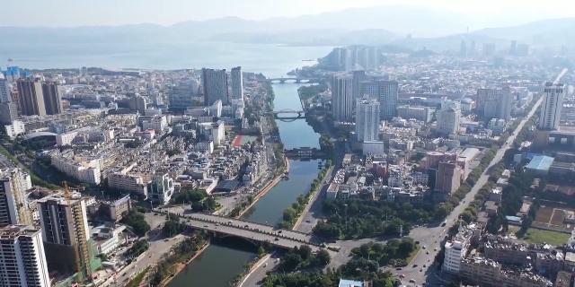 【大理城市更新进行时：老公园遇见新时光，主干道通向新风景】在城市建设中，大理州深