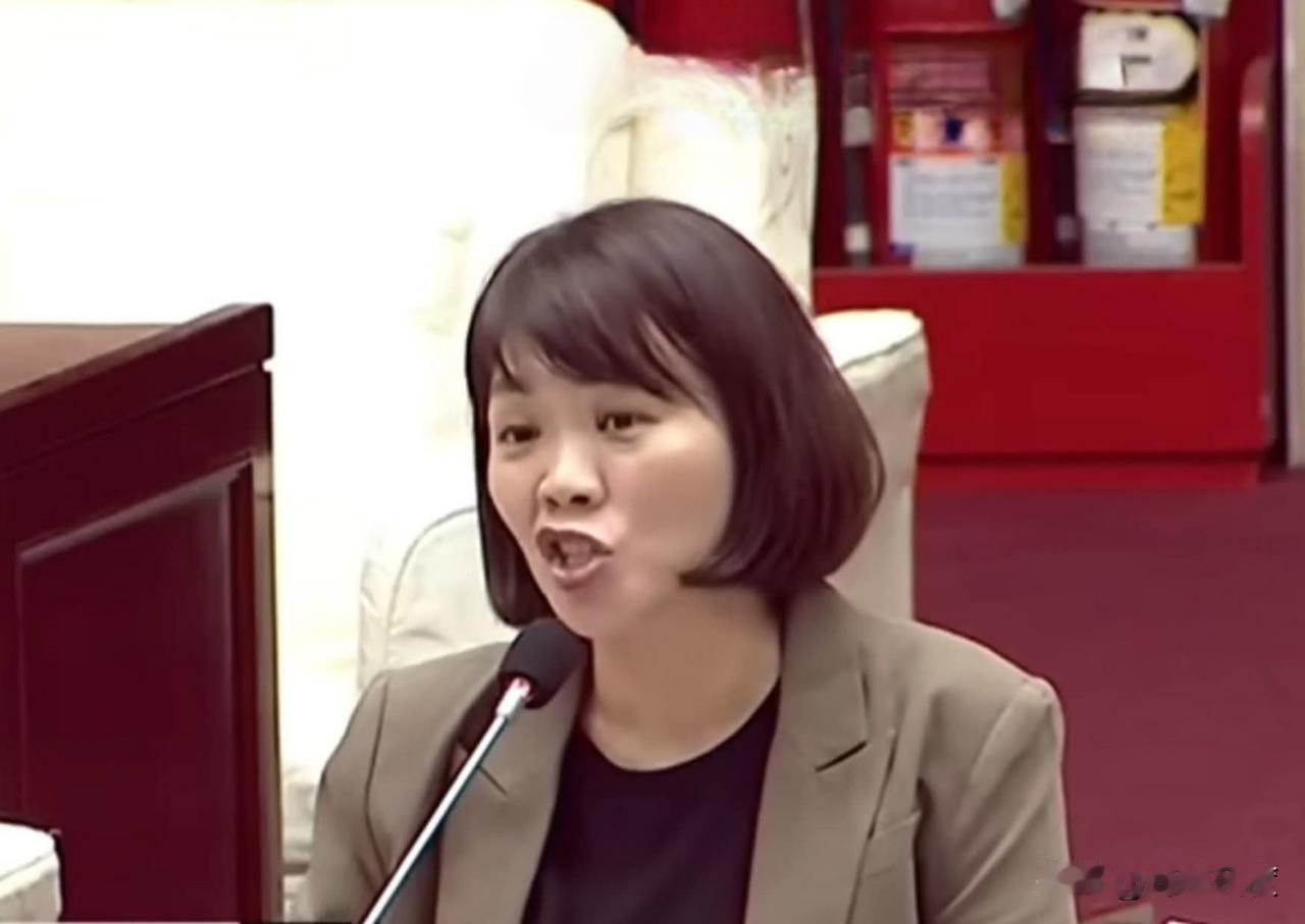 索资伏地魔再出手，要求台北市府所有公立机构提供五年内采购复印纸资料，脸书惨被出征