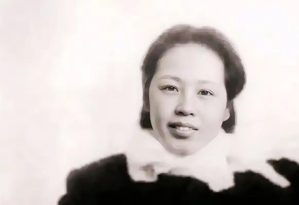 1949年，刘伯承听说原配还活着，日子过得很艰苦，就托人给她带信，想把她接到南京