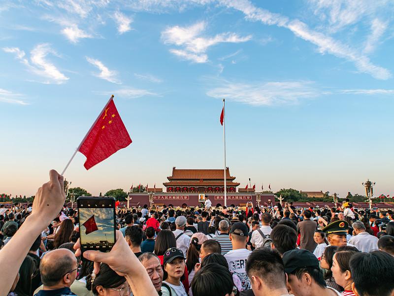 刚刷到文旅局发的中秋北京假期数据，真的惊到我了。三天假期全市接待了878.3万