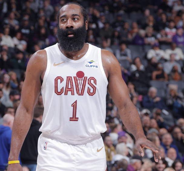 骑士队内防巴恩斯最好的居然是哈登，前几场用阿伦和莫布里两个竹竿对位思想就错了。