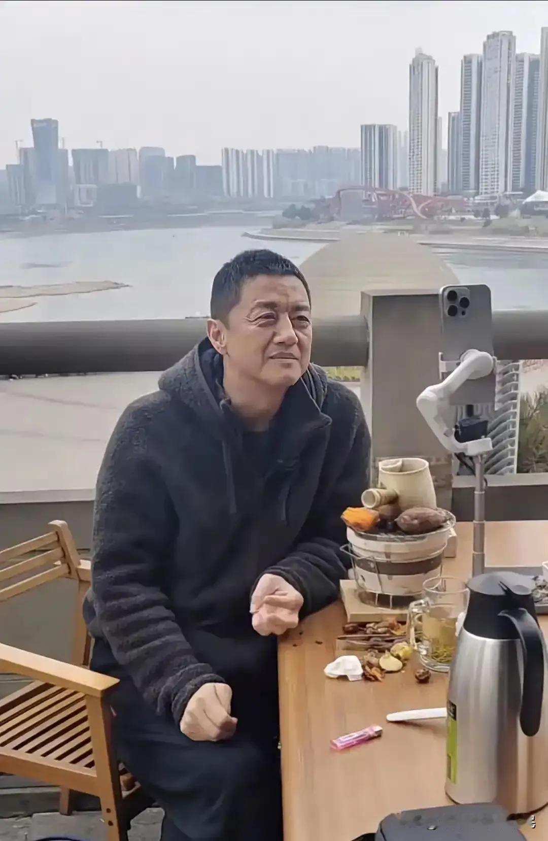 李亚鹏还清5000万！3年蹲窑口卖茶，网友：这才是真男人该有的样子谁能想到