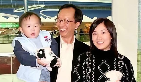 48岁的伏明霞一出手便是7000万，在香港中半山给父母拿下一套四房大宅。坊间都在