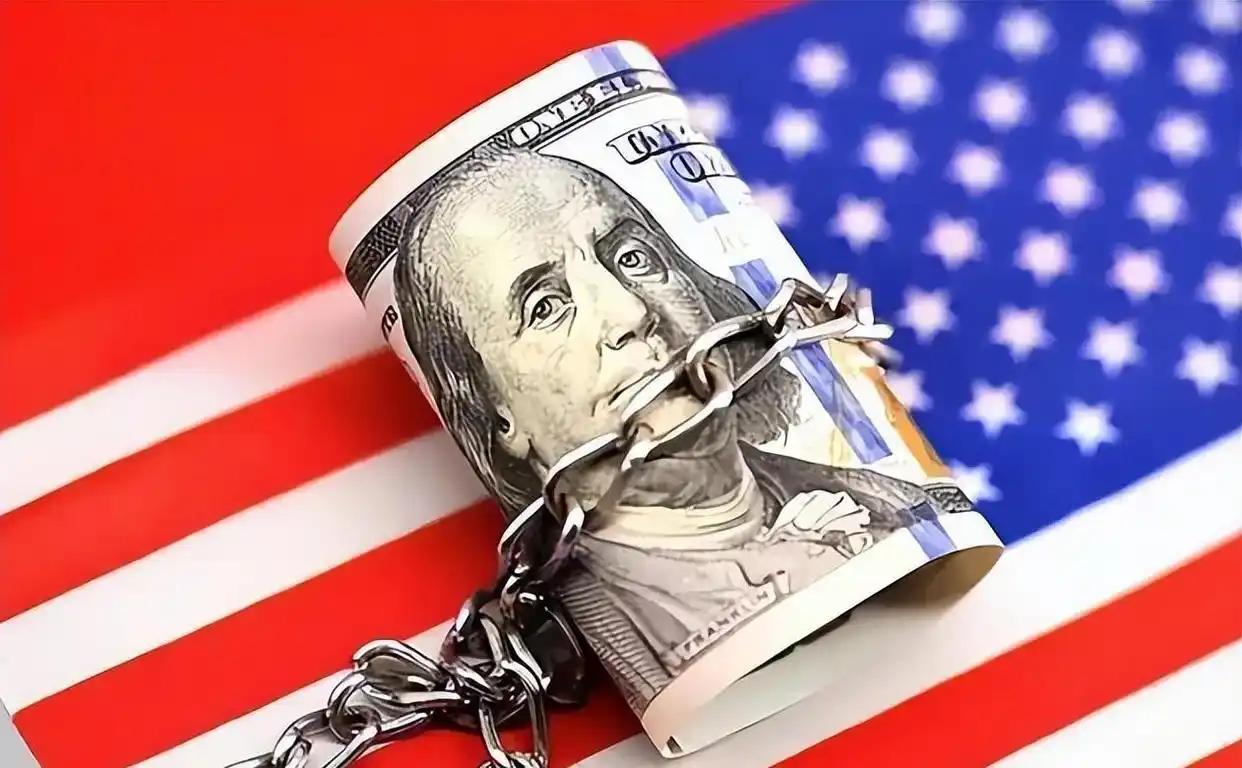 美国实际上已经处于破产状态，名义上的37万亿美元国债只是表面部分，37万亿美元，