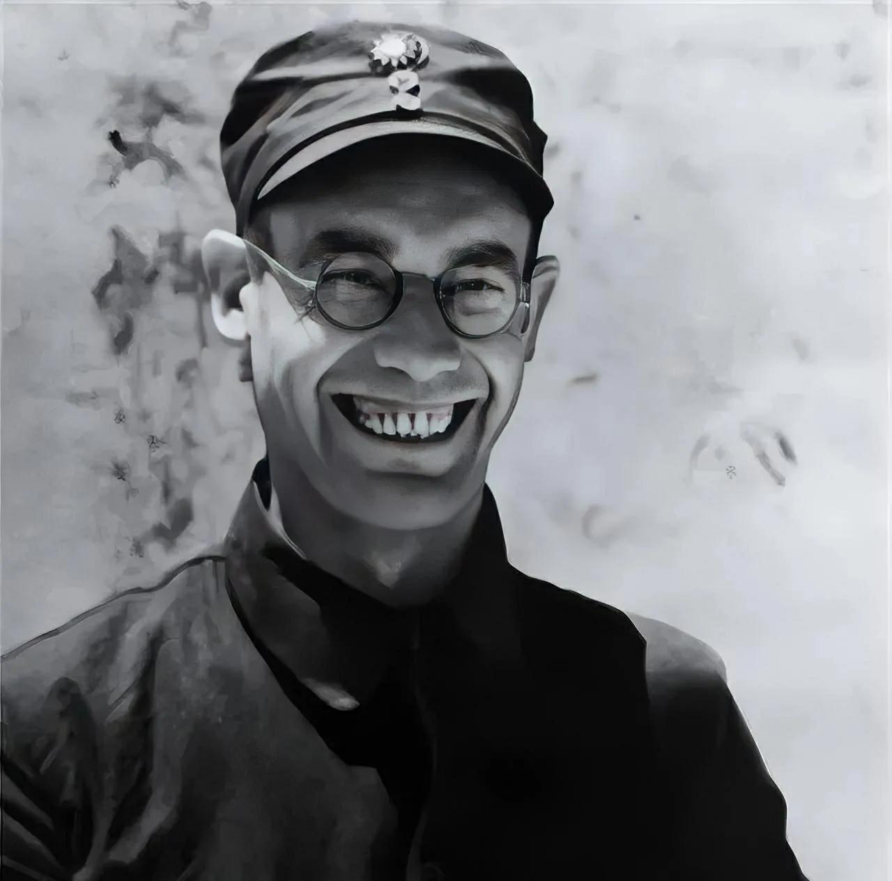 1937年，李德找到毛主席，说想要返回苏联。主席听后，赶忙劝说他：“我劝你还是在