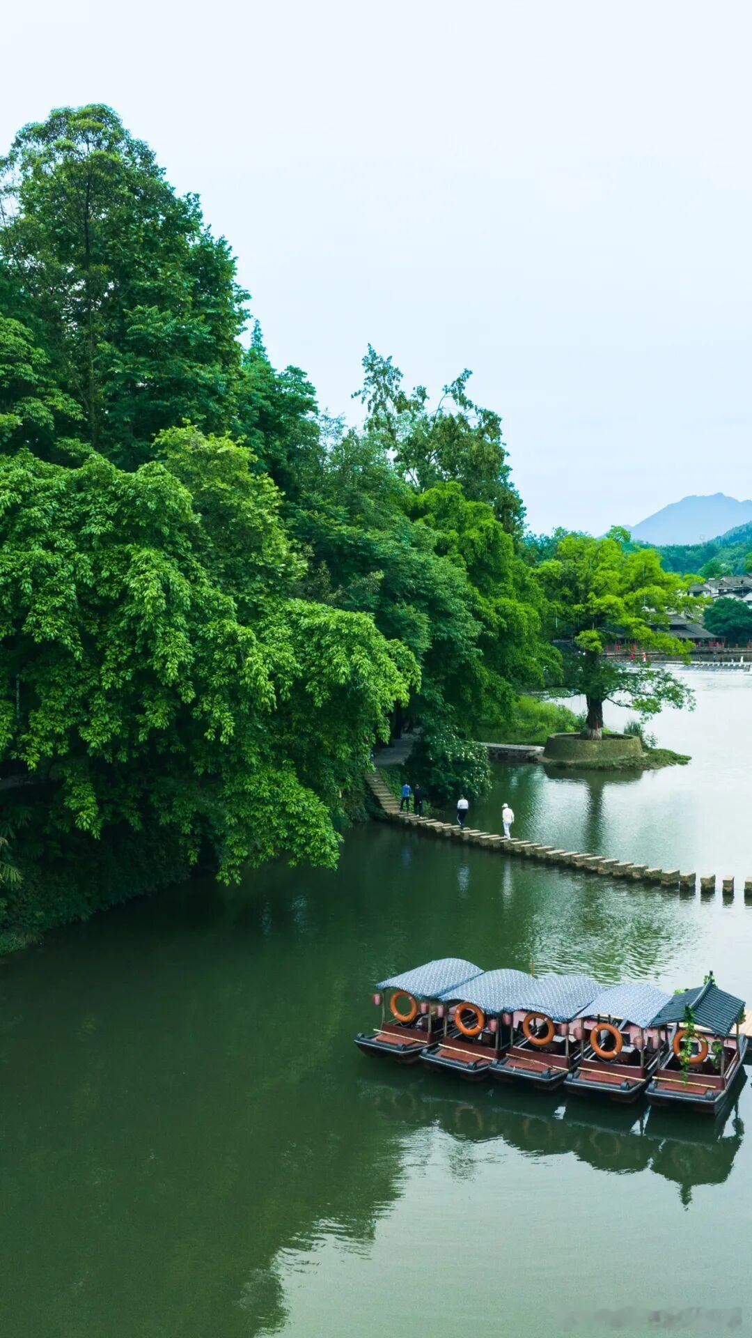 夏天的快乐必须是耍水给的！古镇踩水、乐园撒欢、峡谷漂流…五大主题直接承包整个夏