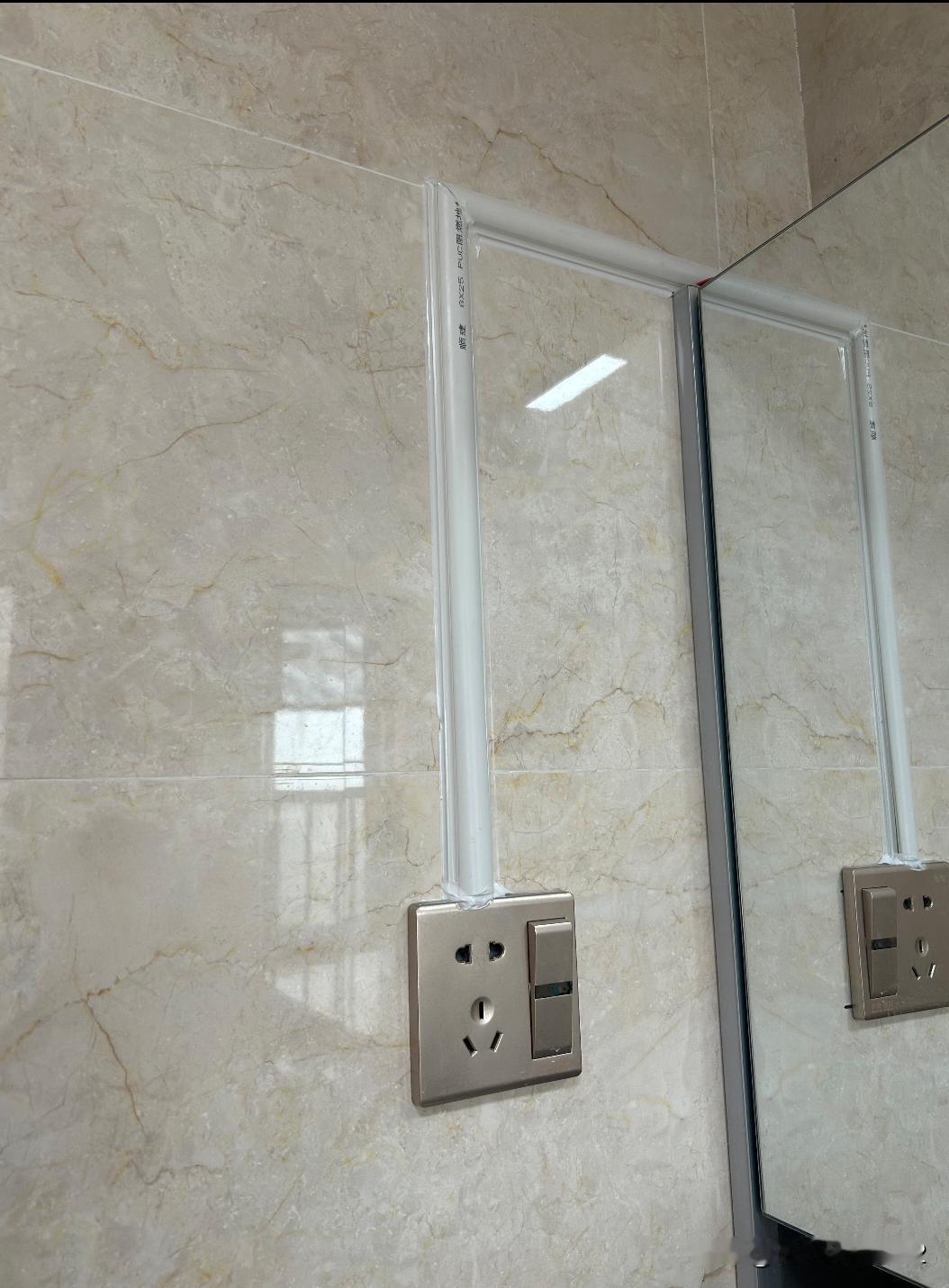 房子装修第一小坑，买了个功能齐全的浴室镜，却没有想过插头的问题，然后就这样了，求