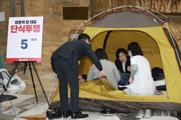 19日，韩国首任企划财政部部长提名人李惠薰的人事听证会因朝野两党争执无果，未等提