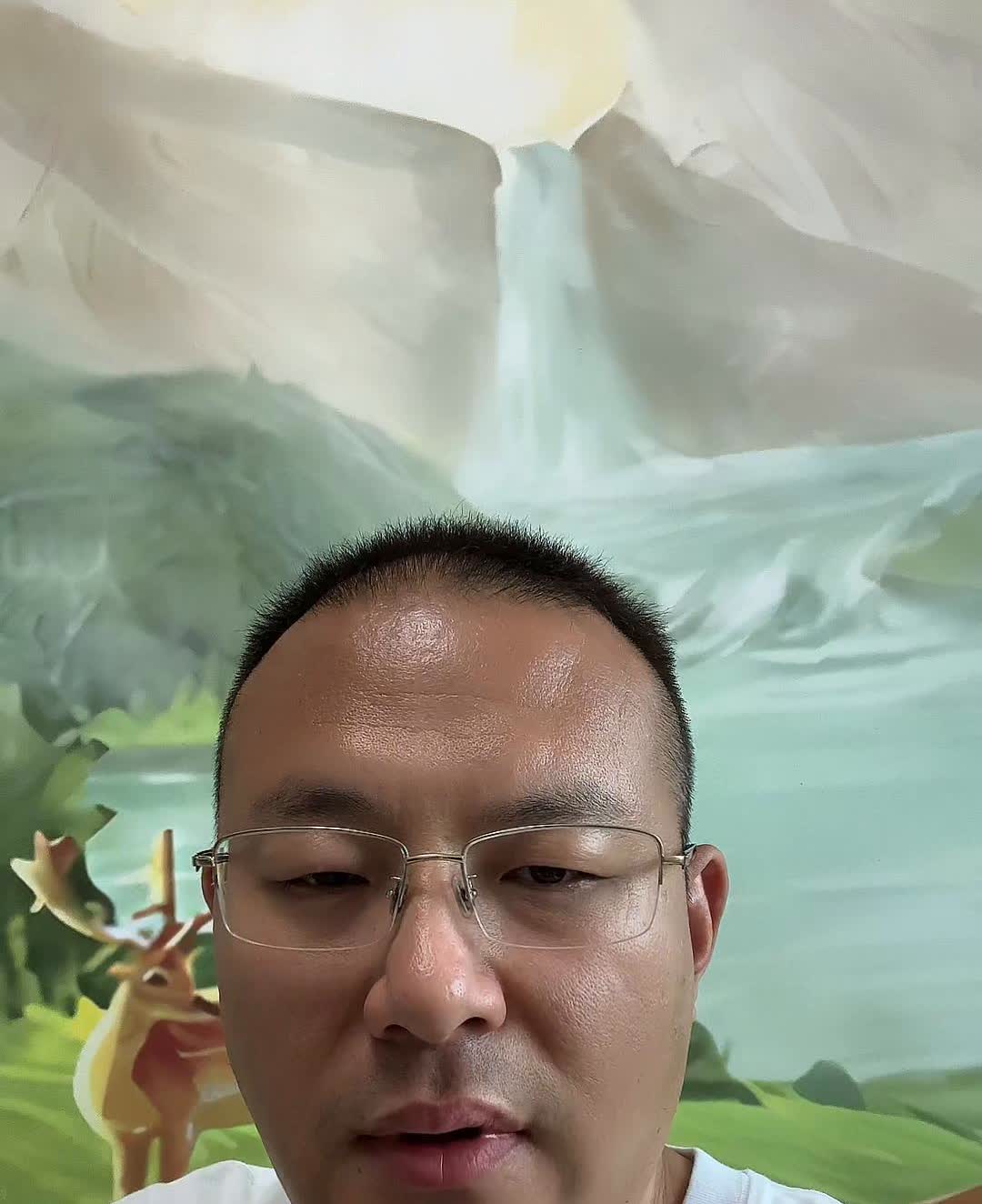 丰田从汽油转向混动。丰田即将停产在美国最畅销的汽油版车型，同时将于今年年底前