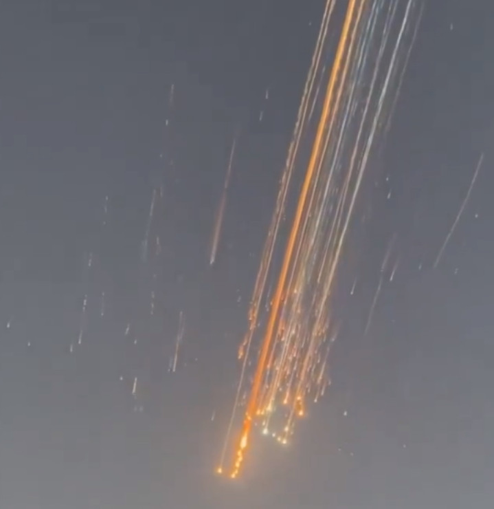 SpaceX星舰险些酿成大祸，三架民航飞机拼命躲避，耗尽燃油紧急迫降！最近，关于