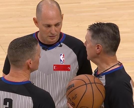 裁判“强行”保送马刺，无奈马刺球员自己不争气啊……？湖人118-116险胜马