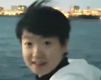 “最重要的小事，太美好了”莎莎在社交圈分享这组夕阳美景，传递出温馨惬意的感觉。