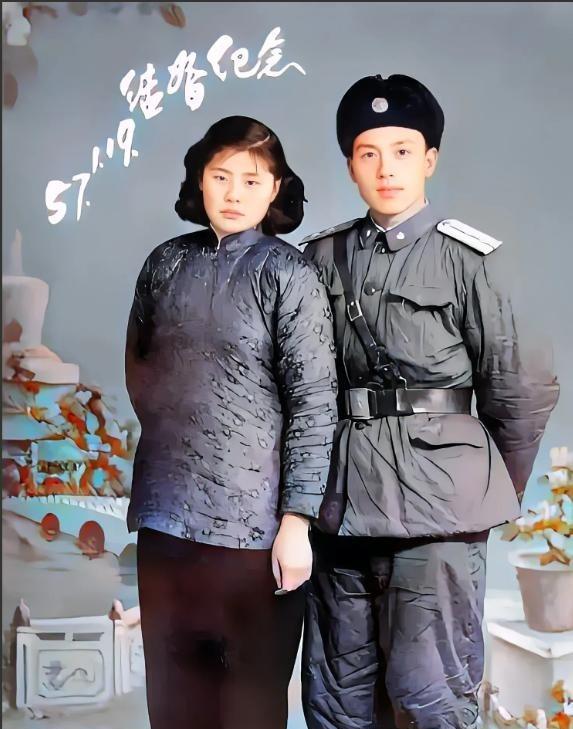 一九五五年授衔后，女性追求军官有一个顺口溜标准，一杠四太老（大尉营级），一杠二太