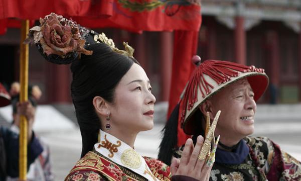 1908年慈禧太后去世，李莲英请求回老家养老。隆裕太后面色不善，心想：“你做了多