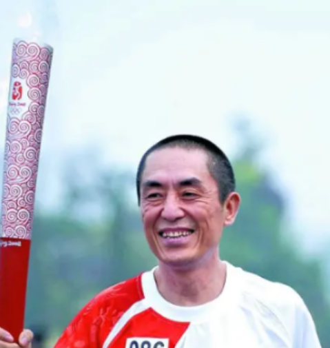 2008年，奥运会投入超过400亿，姚明却在开幕式出场时，出现了重大差错，张艺谋