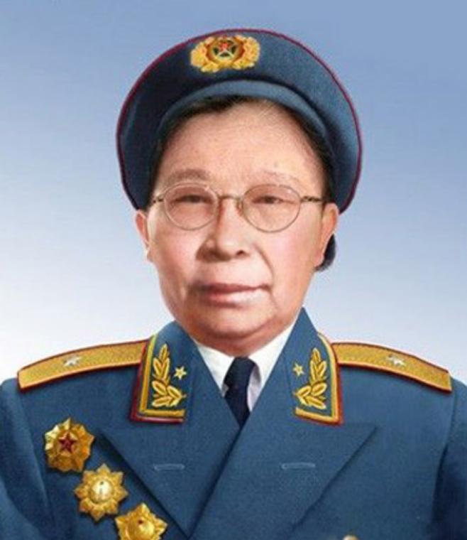 1957年，新中国首位女将军衣锦还乡，村民热情接待，却也遇上了曾经毒打过自己的前