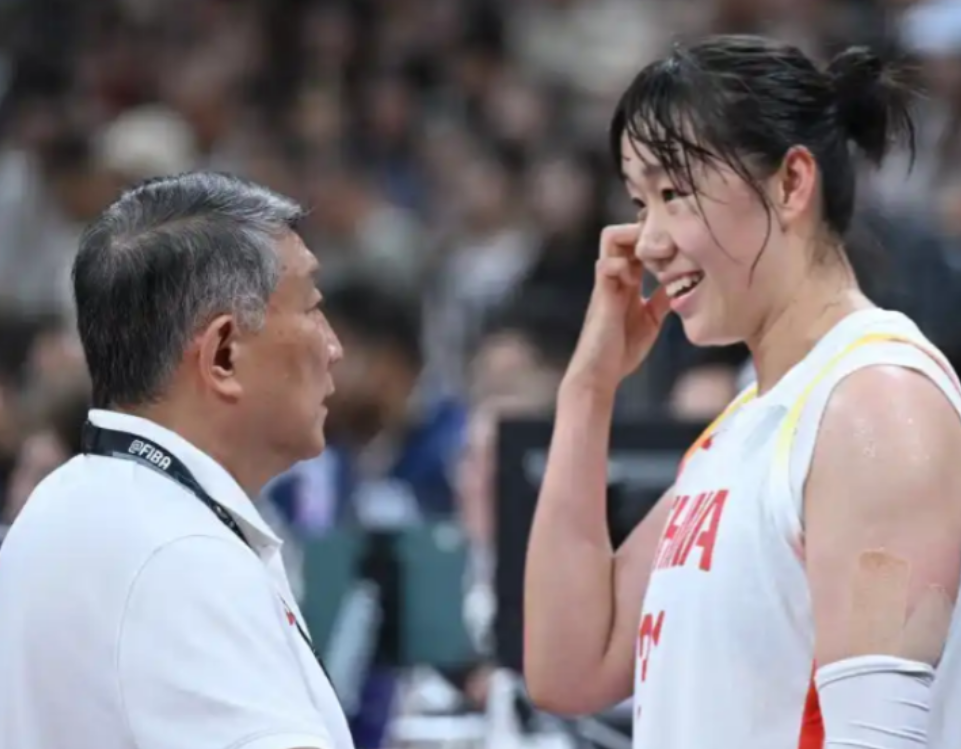 曝中国女篮锋线贾赛琪耳朵受伤缝针治疗中国女篮在13日大胜印尼女篮，取得了本次