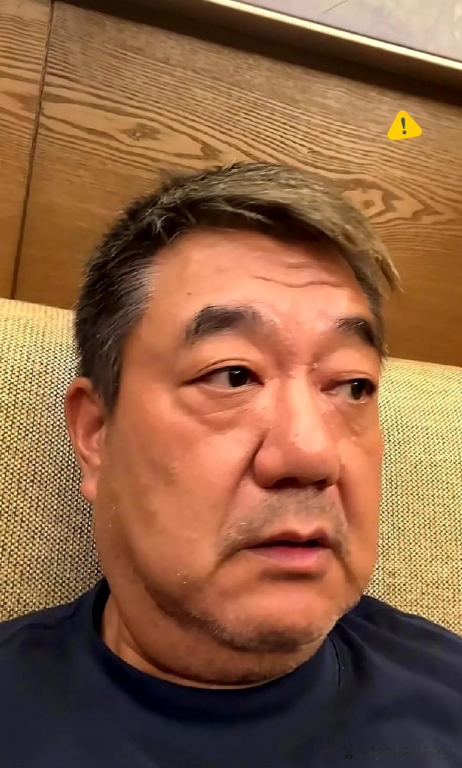 演员董勇车险续保，流程卡了一个月。据他描述，交强险和商业险时间冲突，平台显示已投