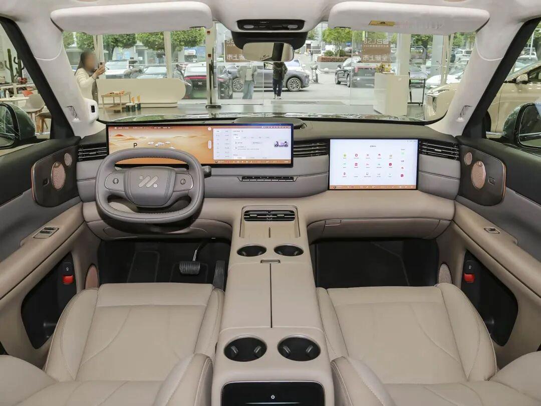 智己LS8上市，中大型SUV市场又添新势力！4月16日，智己LS8正式上市，权