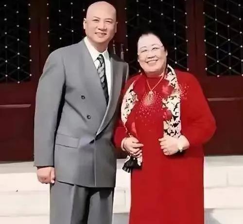 标哥又闹笑话了？陈丽华离世，陈光标发文悼念，却因“陈”姓丢了脸。陈丽华因病