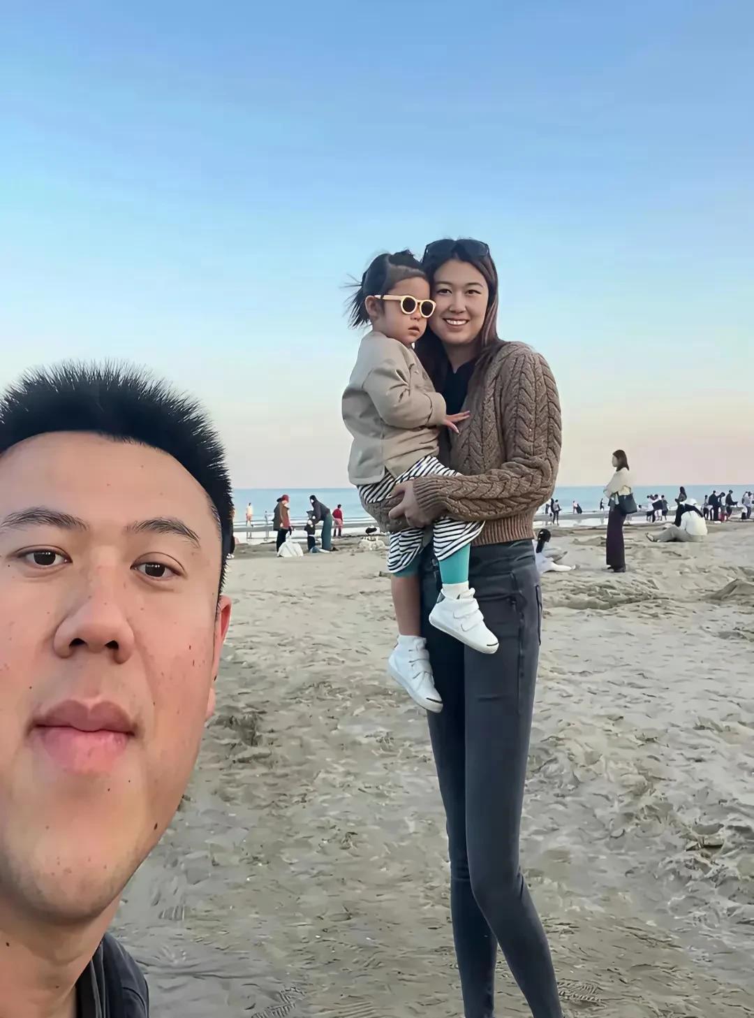 美女腿真有这么长吗？感觉怪怪的，哪里好像不太合适。