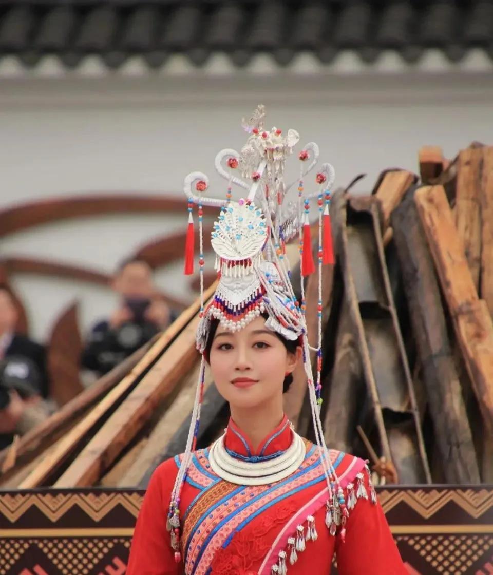蓝盈莹是畲族大女人难怪看不上曹骏了一个以女性为天的民族女性拥有最高话语权