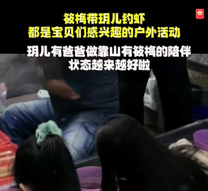 网友：小玥玥跟着马筱梅，终于像有钱人家的小公主了。小玥玥现在不仅穿的衣服